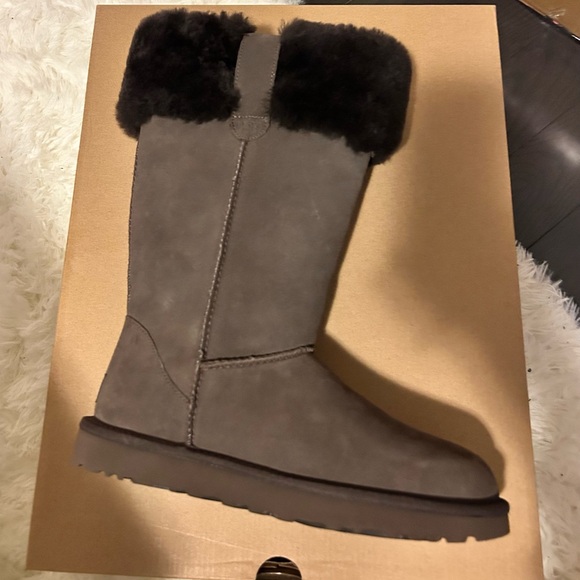 🆕NEW & AUTHENTIC UGG TALL BOOTS🆕 - Picture 6 of 14
